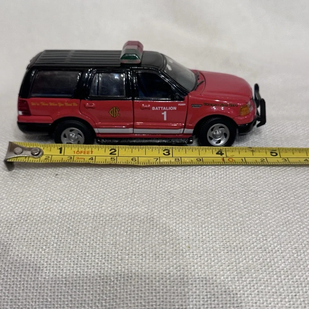 Chicago Fire Department Diecast CFD Battalion 1 Ford Expedition Gearbox